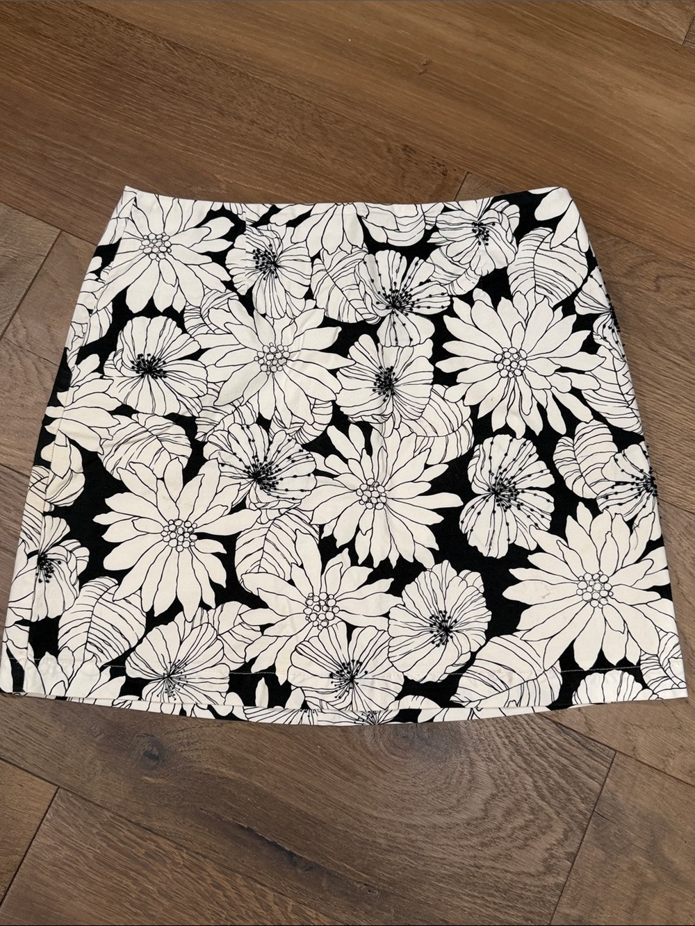 Gap Black & White Floral Mini Skirt